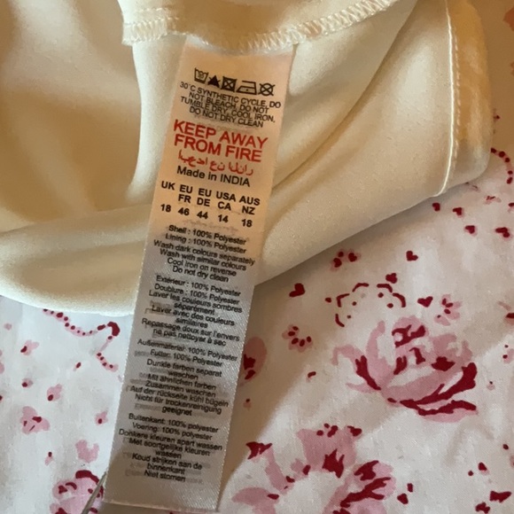 NWOT Beautiful Satin Looking Bow Top - Picture 6 of 6